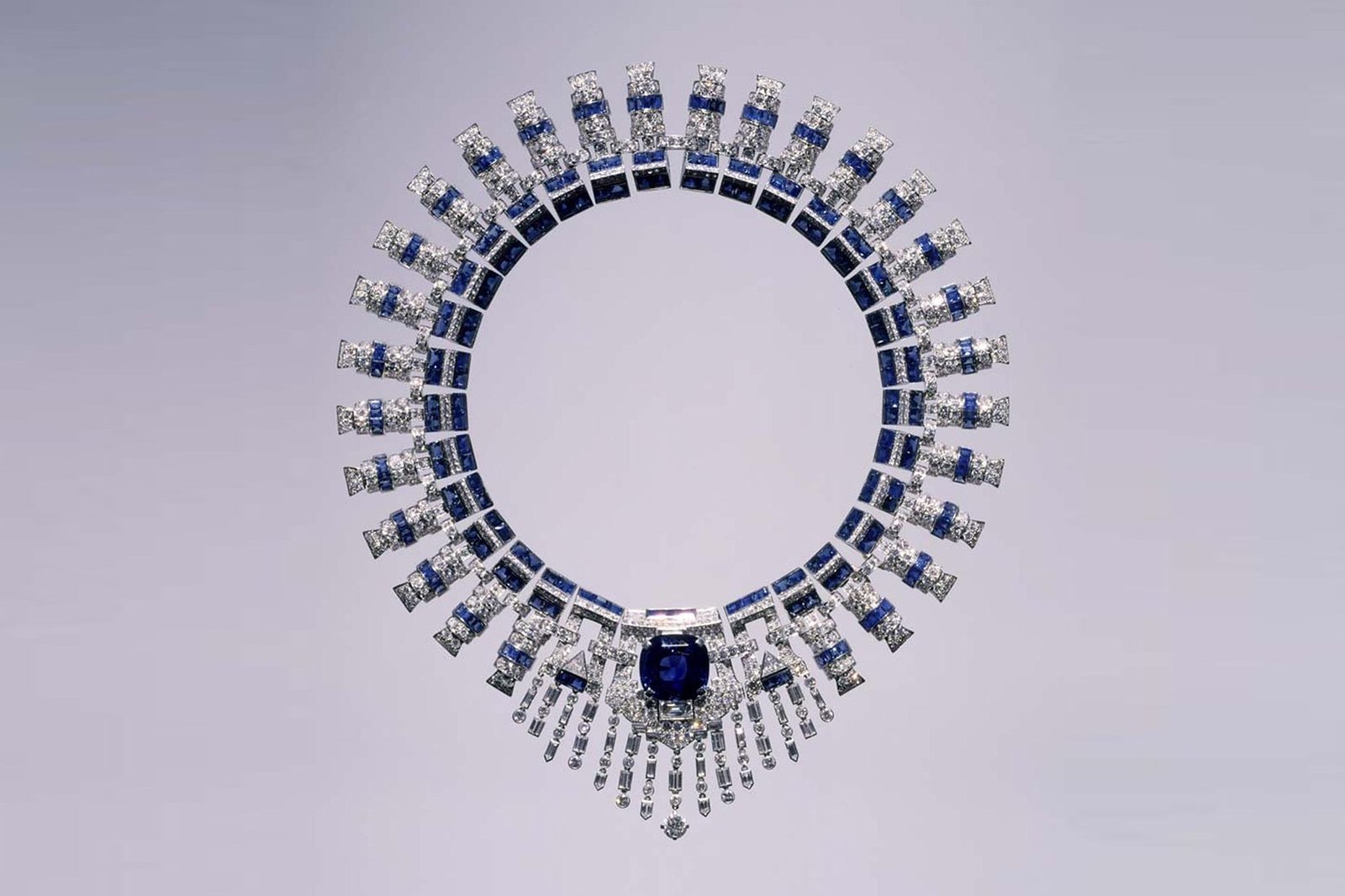 Marjorie_Merriweather_Post_convertible_Cartier_sapphire_and_diamond_necklace