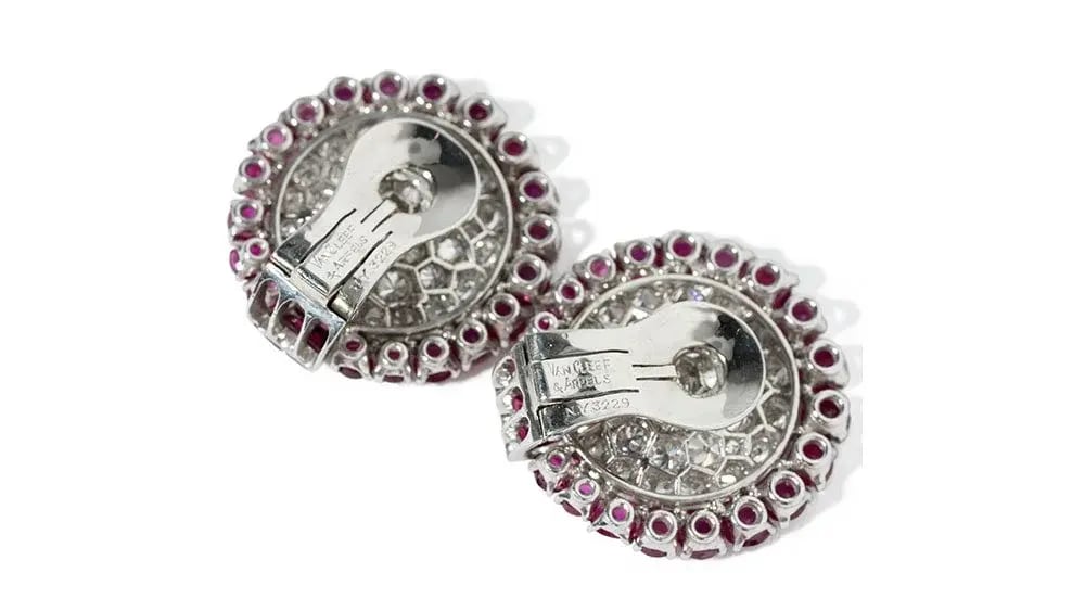 blog_carousel_0000_Hallmark_VanCleef