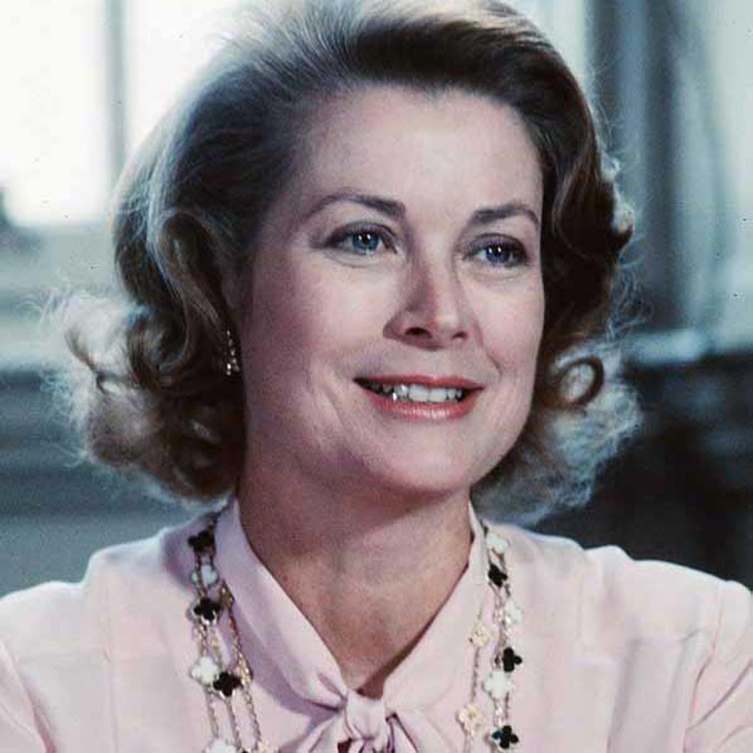 grace-kelly-in-van-cleef-alhambra-photo-by-anwar-hussein-getty-images_jpg__1536x0_q75_crop-scale_subsampling-2_upscale-false