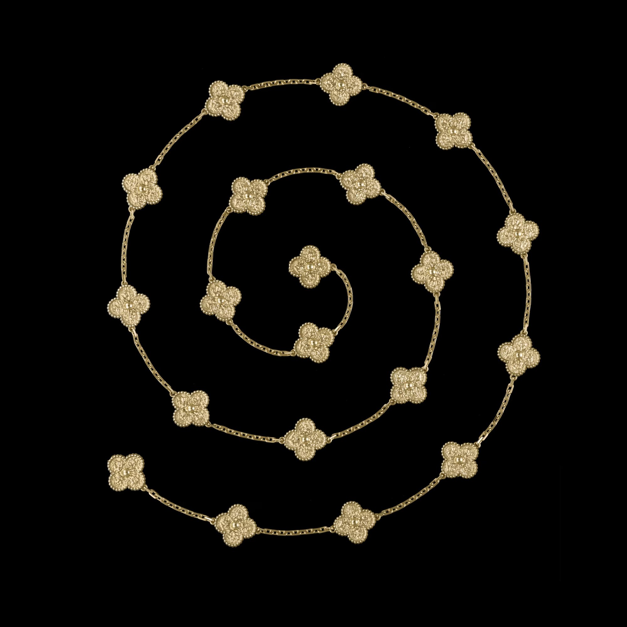 van-cleef-arpels-alhambra-carousel1-jewelry1-920-920@3x