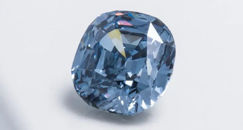 The Shirley Temple Blue Diamond has been re-cut to upgrade its clarity from VVS2 to internally flawless.