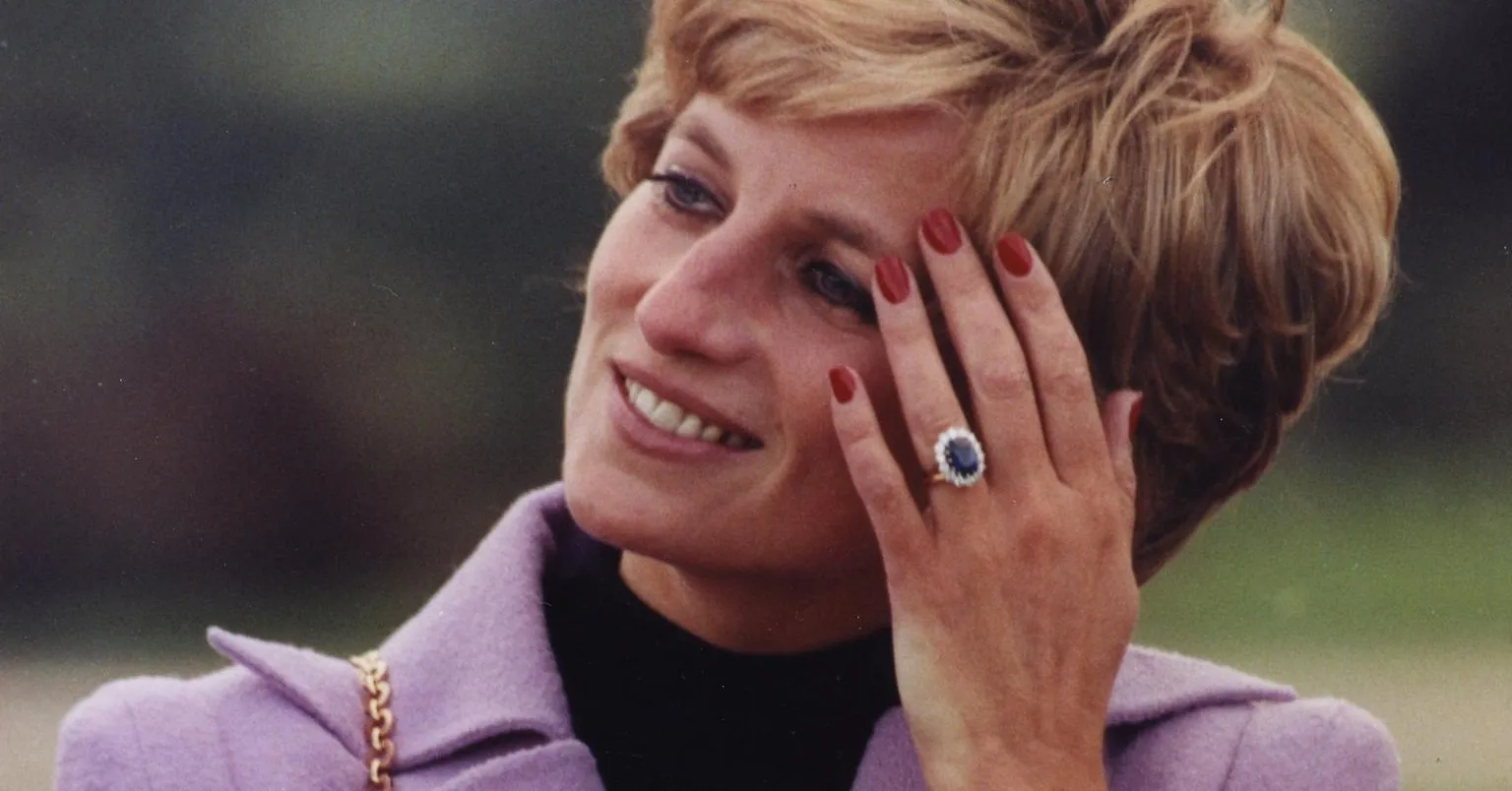  Princess Diana’s Ceylon Sapphire Engagement Ring 