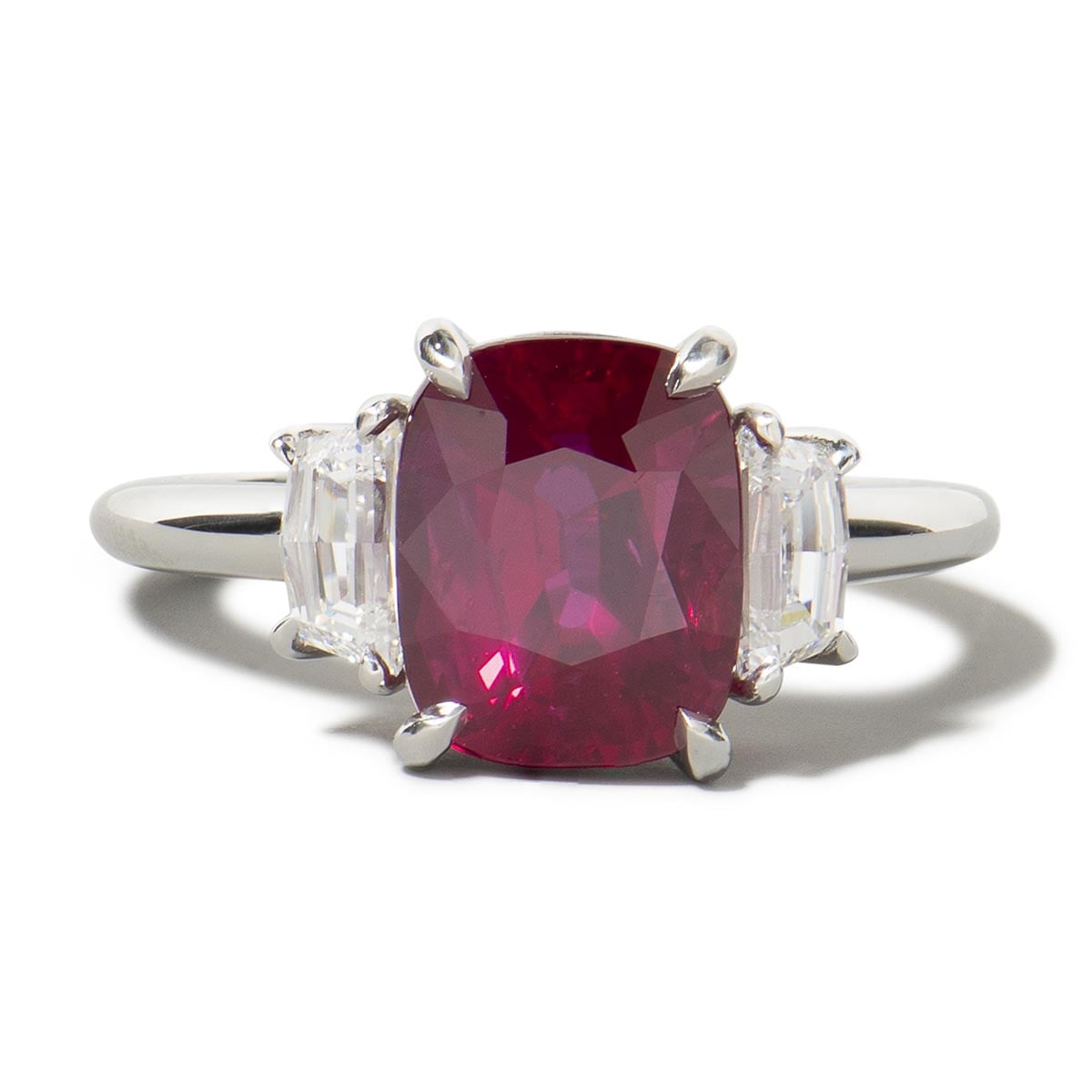 Mozambique no heat ruby ring